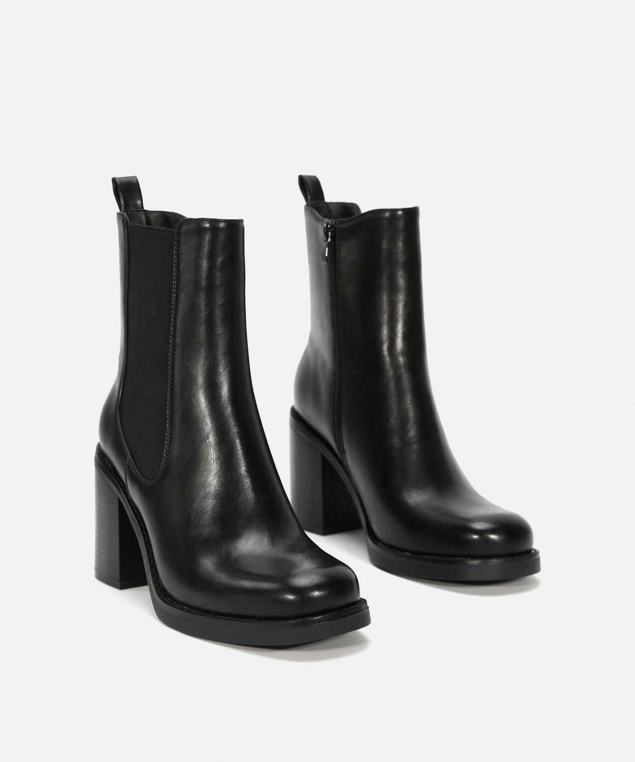 Botines negros tac&oacute;n chelsea image number null